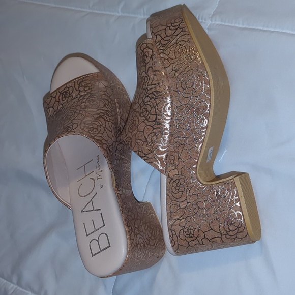 NWOT platform sandals - Picture 2 of 8